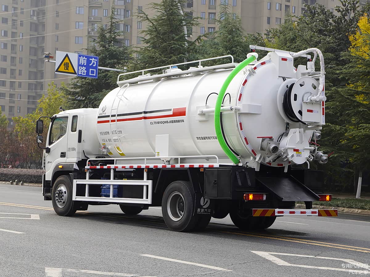 福田歐航大型管道疏通車與15方清洗吸污車 城市地下脈絡(luò)的守護(hù)者